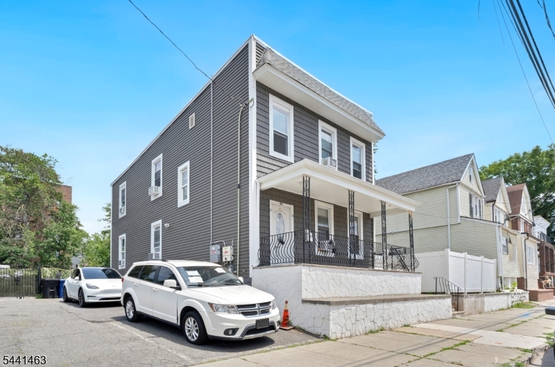 60 Welland Ave Property Photo 2