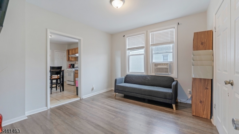 60 Welland Ave Property Photo 4