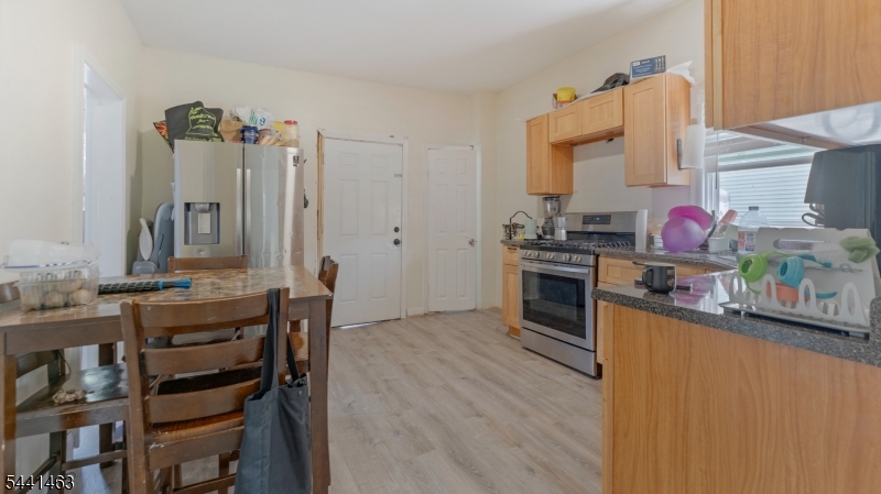 60 Welland Ave Property Photo 7
