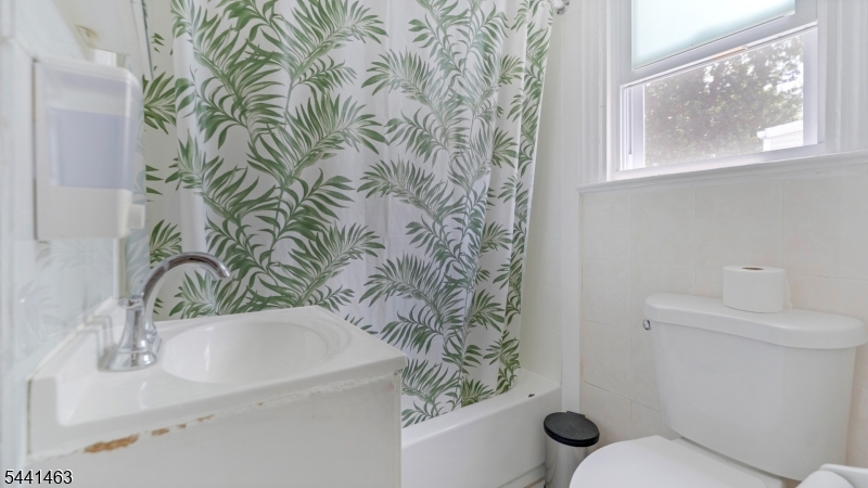 60 Welland Ave Property Photo 15