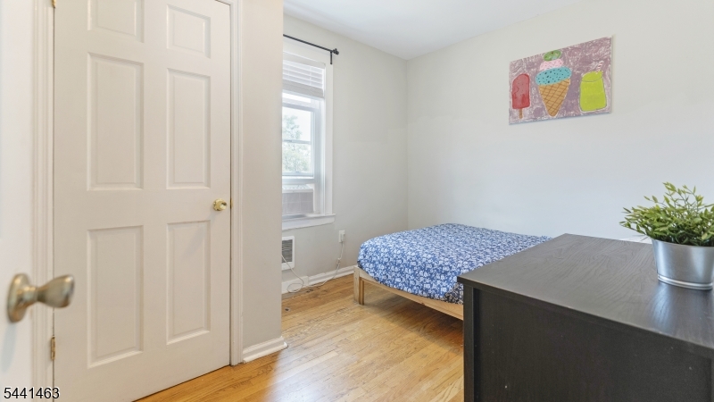 60 Welland Ave Property Photo 17