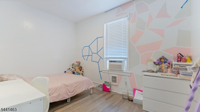 60 Welland Ave Property Photo 18