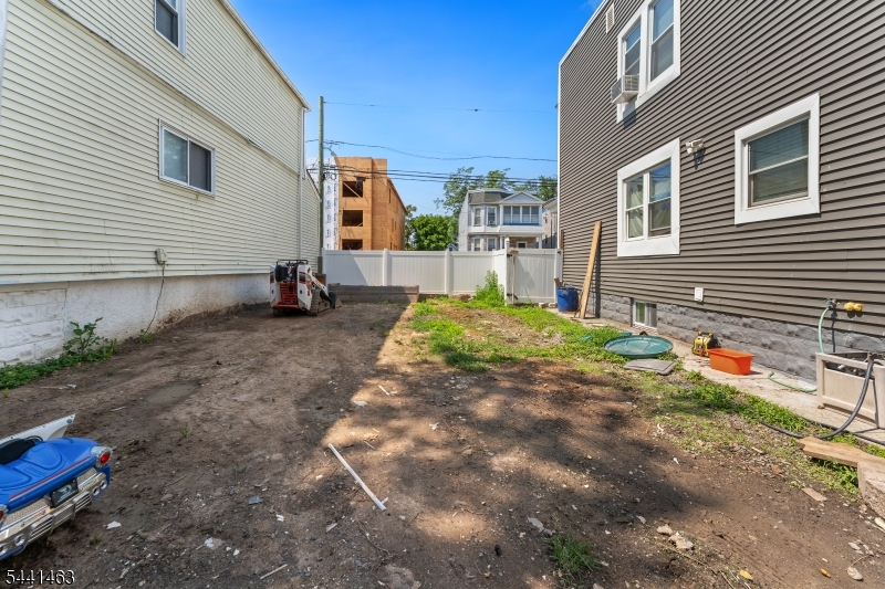 60 Welland Ave Property Photo 26