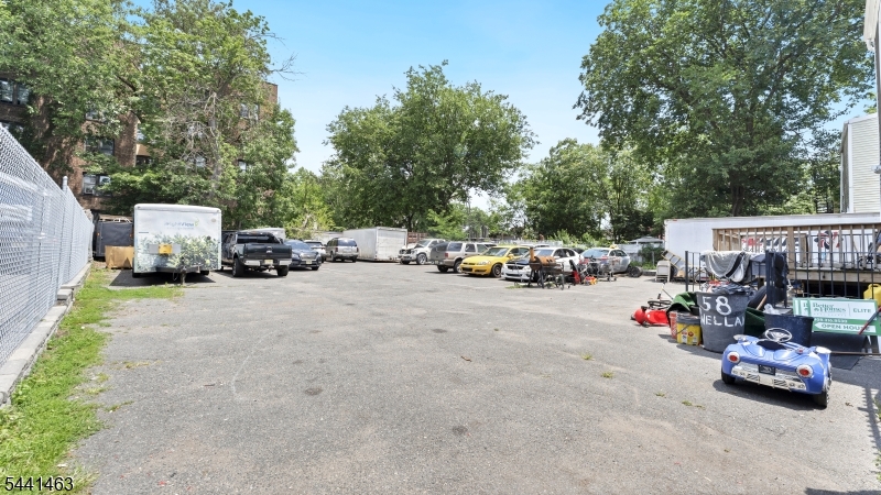60 Welland Ave Property Photo 27