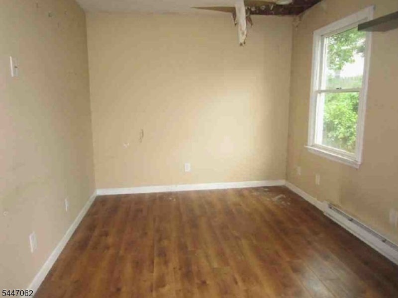 4040971 Property Photo 4