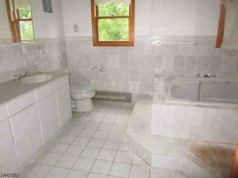 4040971 Property Photo 8