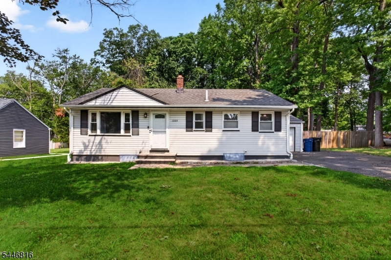 1229 Oxford Ave Property Photo 1