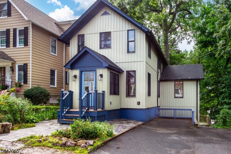 42 St Johns Ave