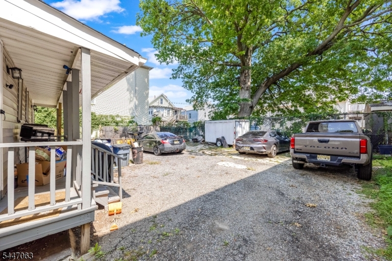 1083 Magnolia Ave Property Photo 4