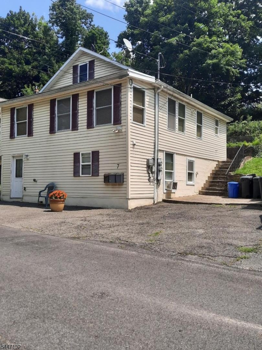 7 E Stuart St Property Photo 2