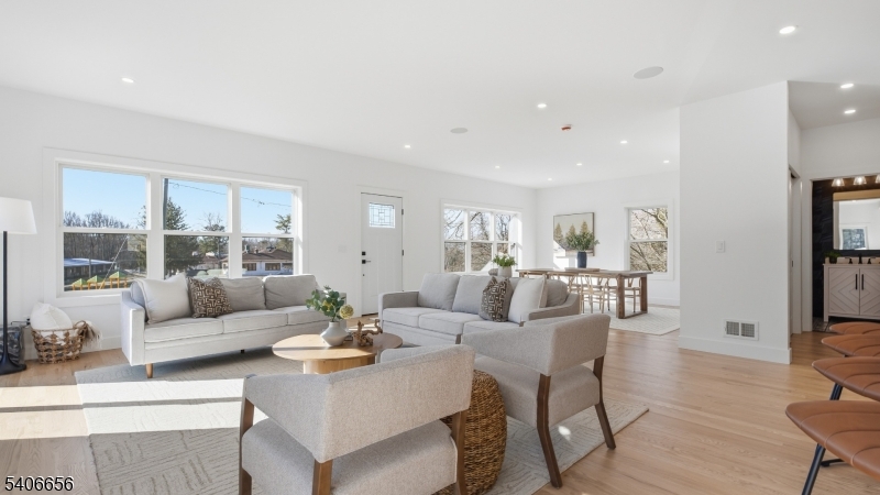 4 Hilltop Way Property Photo 4