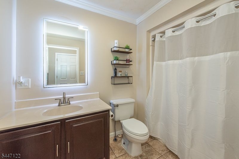 48 Green Ln Property Photo 8