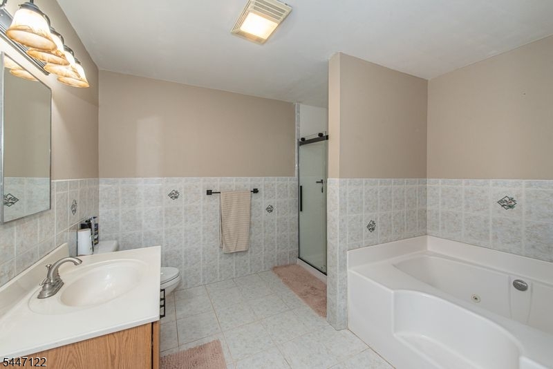 48 Green Ln Property Photo 12