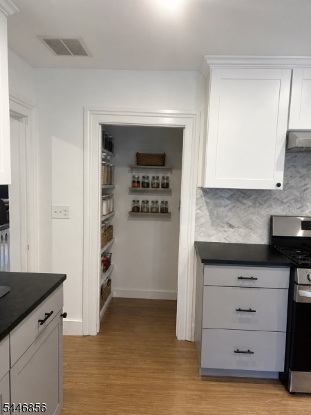 26 Franklin Pl 3 Property Photo 9
