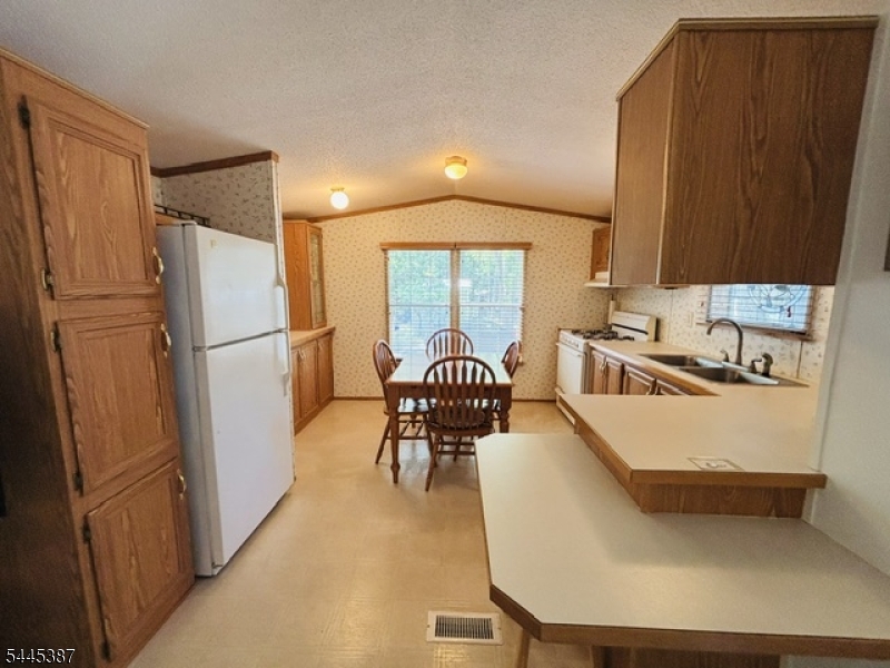 35 Roberts Road Property Photo 5