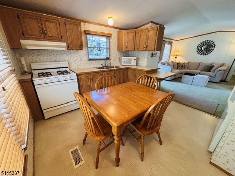35 Roberts Road Property Photo 8