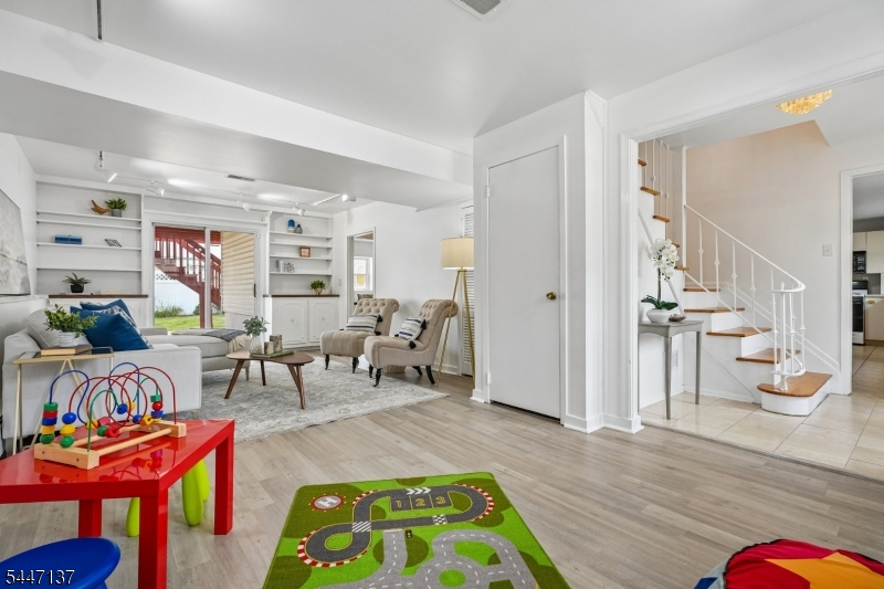 14 Mellon Ave Property Photo 6