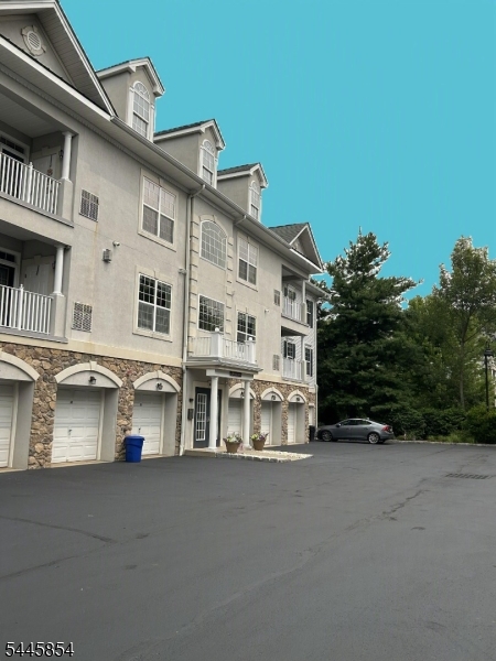 4 Quarry Dr B3 Property Photo 1