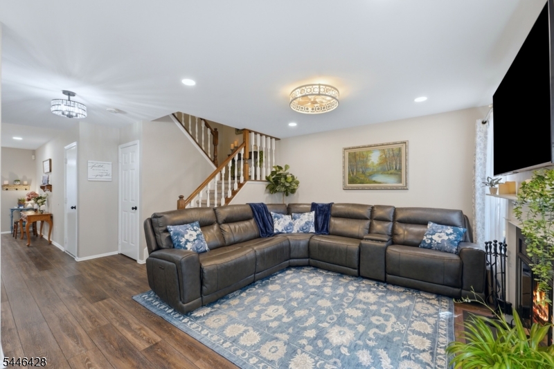 220 Learnington Way Property Photo 12