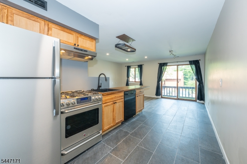 7 Sugar Loaf Ct 2 Property Photo 3