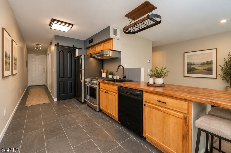 7 Sugar Loaf Ct 2 Property Photo 3