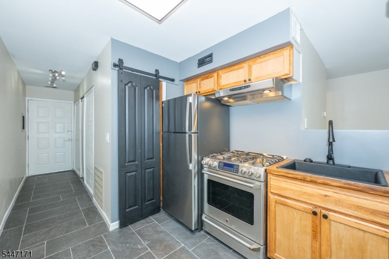 7 Sugar Loaf Ct 2 Property Photo 5