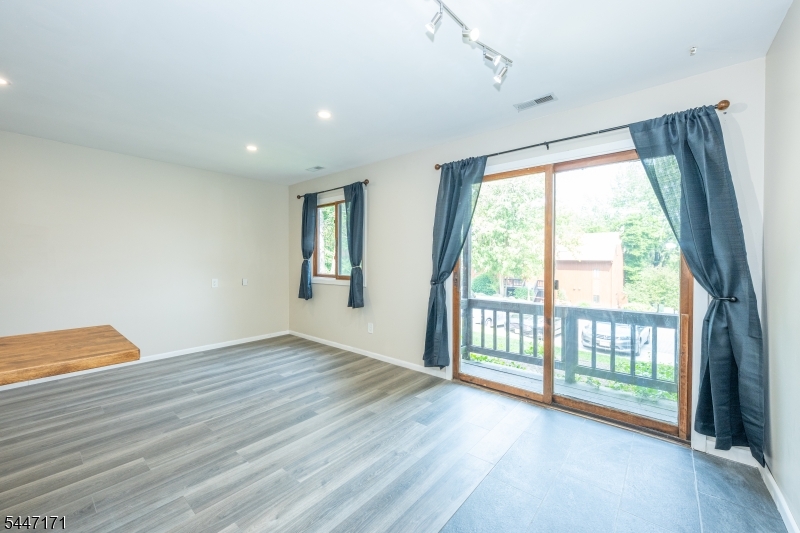 7 Sugar Loaf Ct 2 Property Photo 8