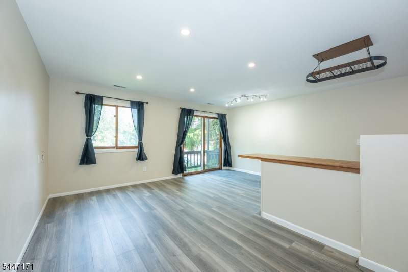 7 Sugar Loaf Ct 2 Property Photo 9
