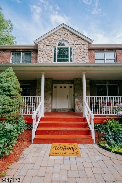 4 White Tail Ct Property Photo 2