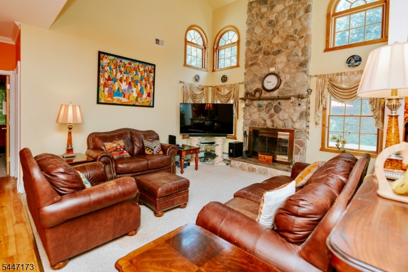 4 White Tail Ct Property Photo 7