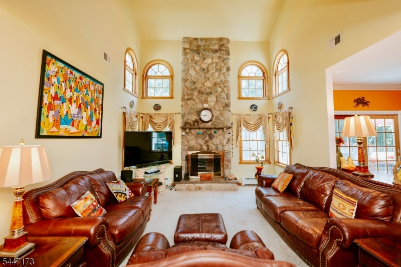 4 White Tail Ct Property Photo 8