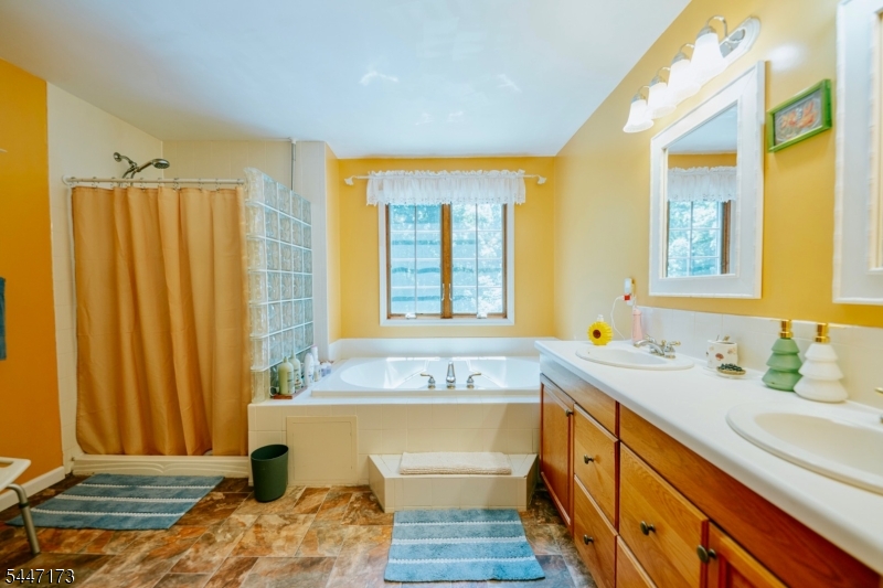 4 White Tail Ct Property Photo 18
