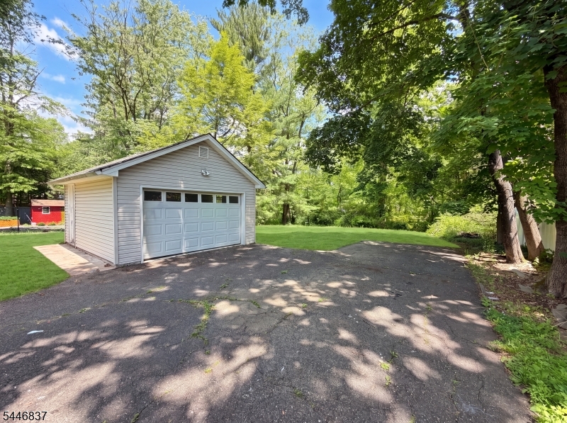 506 Lyons Rd Property Photo 22