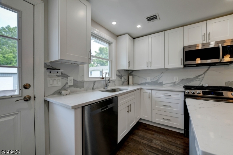 252 Us Highway 46 Property Photo 11