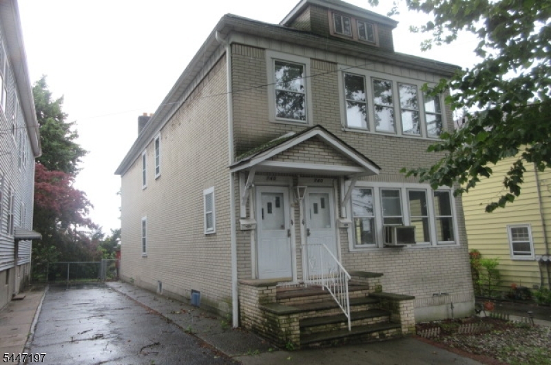 740 2nd Ave Property Photo 2
