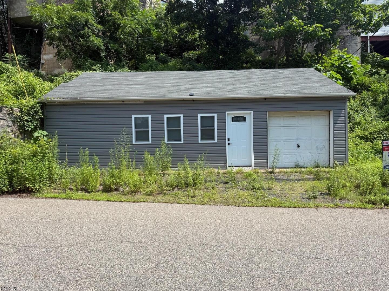 151 Plane St Property Photo 1