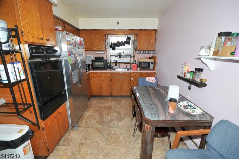 300 Kennedy Dr Property Photo 4