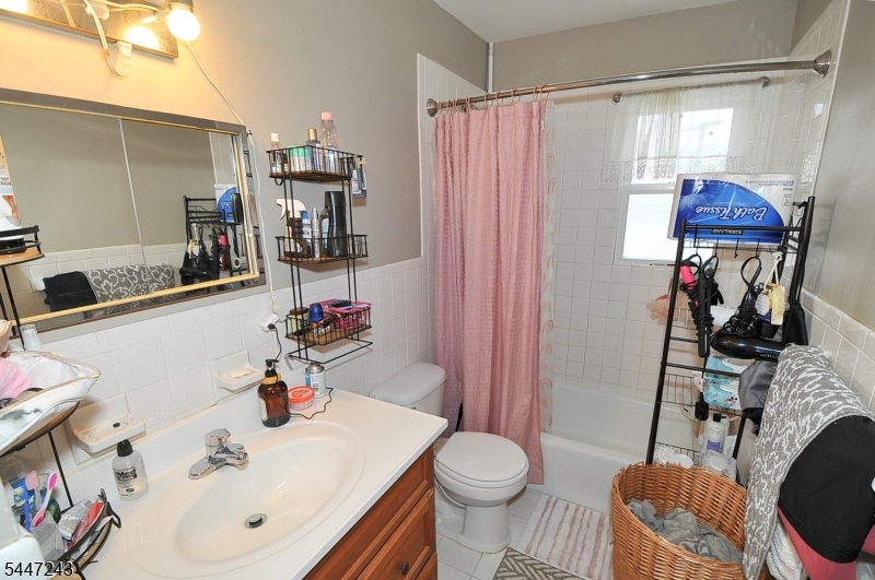 300 Kennedy Dr Property Photo 8