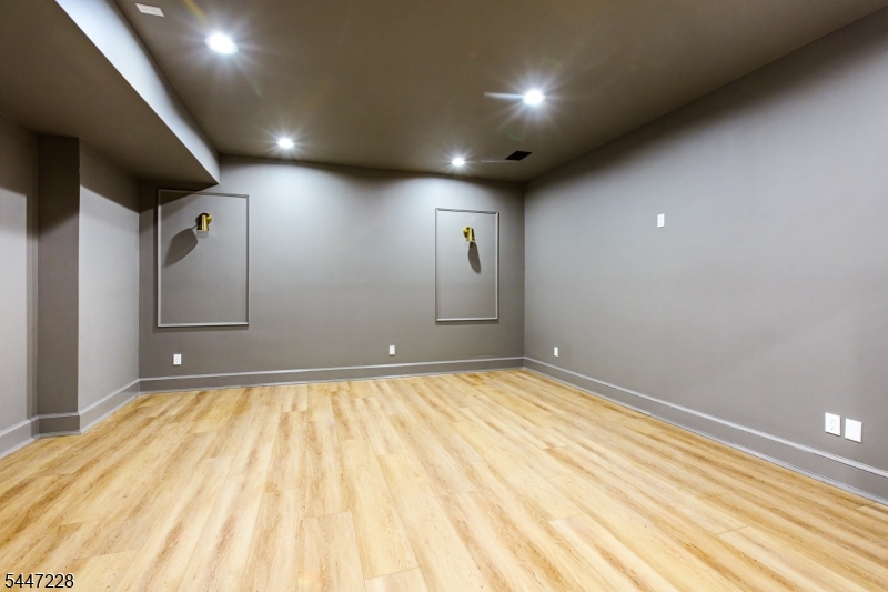 11 Florham Ave Property Photo 42