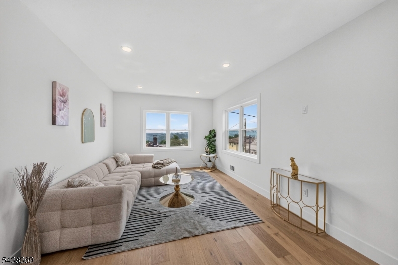 125 Cedarhurst Ave Property Photo 11