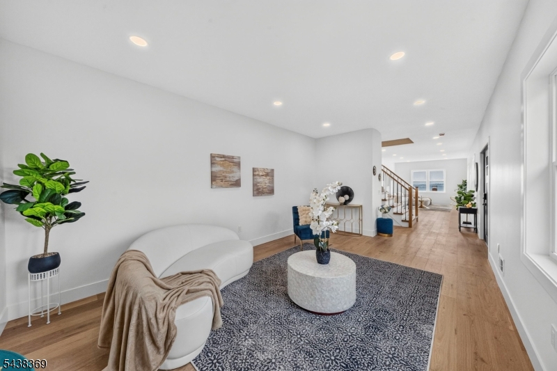 125 Cedarhurst Ave Property Photo 18
