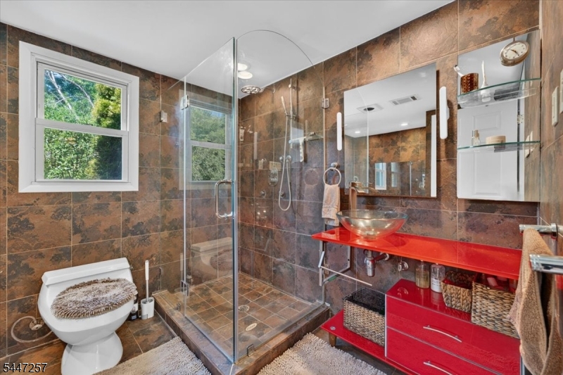 37 Broadway Property Photo 3