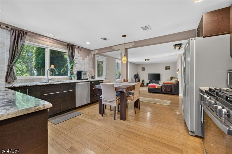37 Broadway Property Photo 14