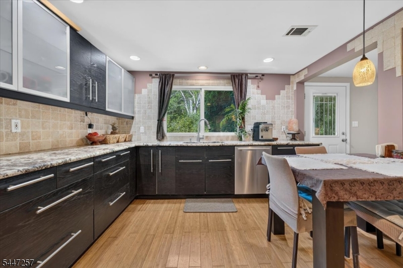 37 Broadway Property Photo 15