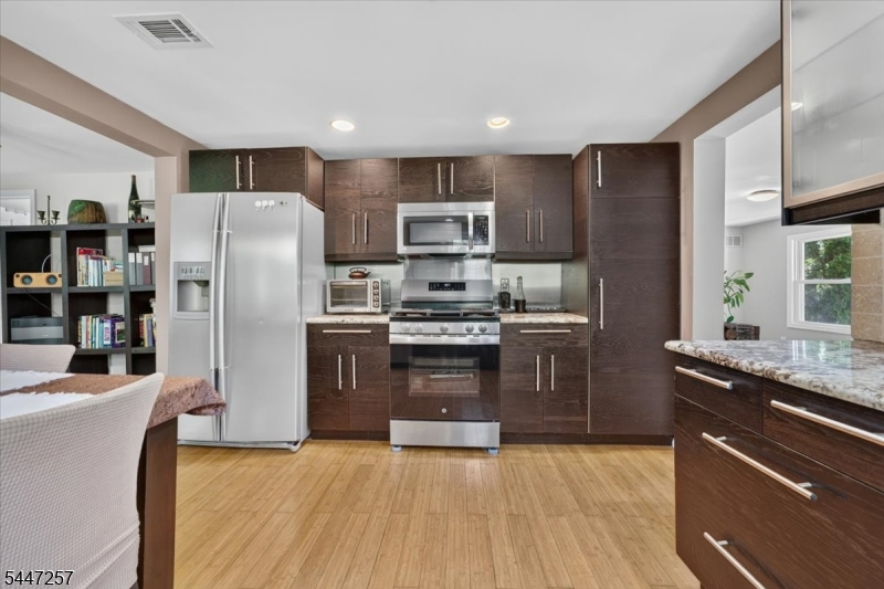37 Broadway Property Photo 16