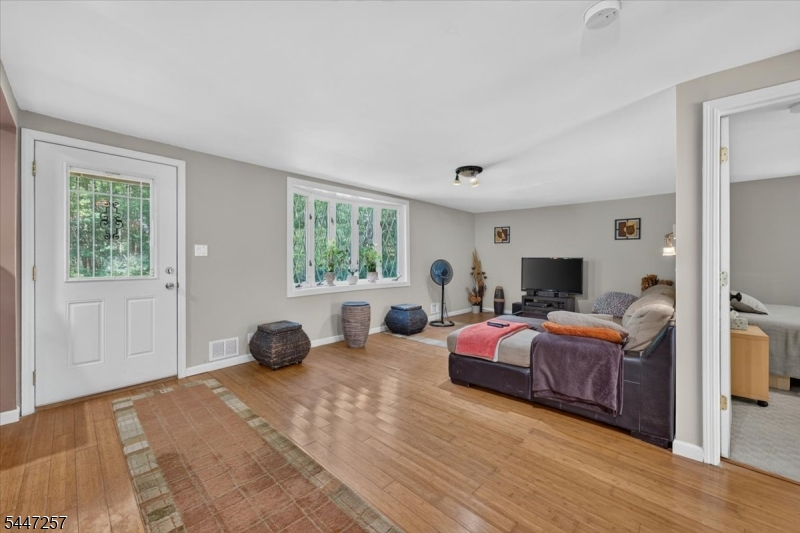 37 Broadway Property Photo 18