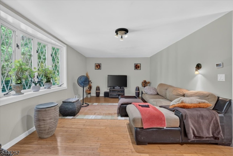 37 Broadway Property Photo 19