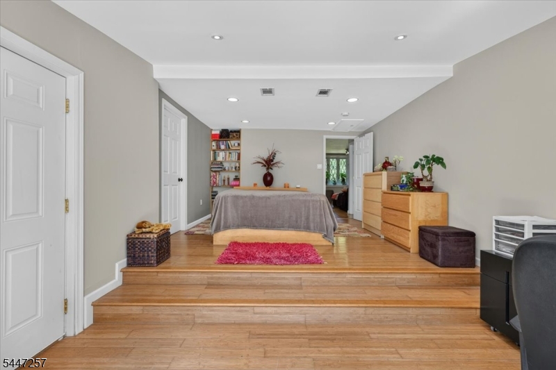 37 Broadway Property Photo 22
