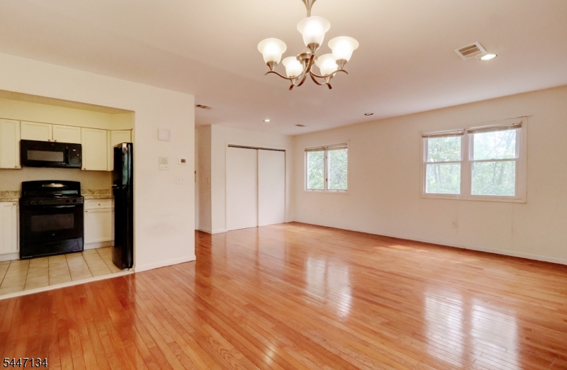 14 Lawrence St 3a Property Photo 3