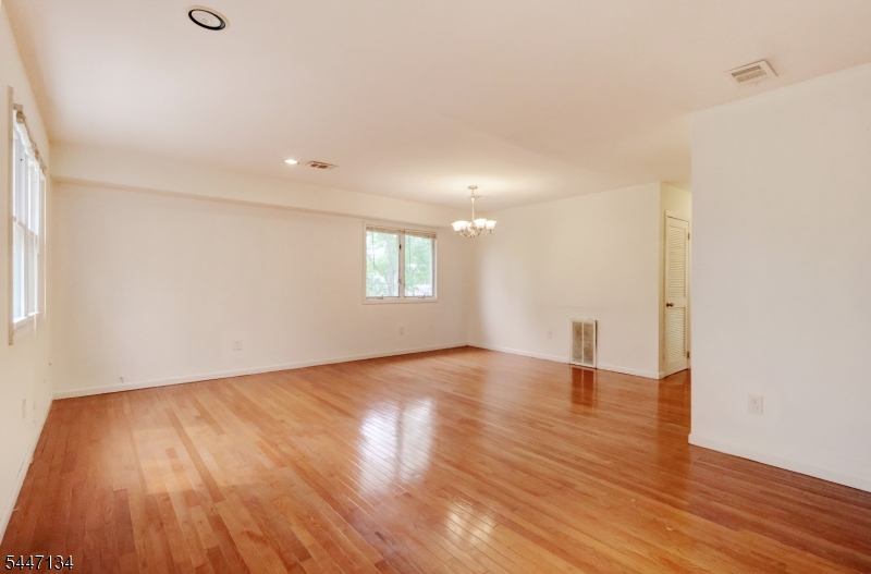 14 Lawrence St 3a Property Photo 4